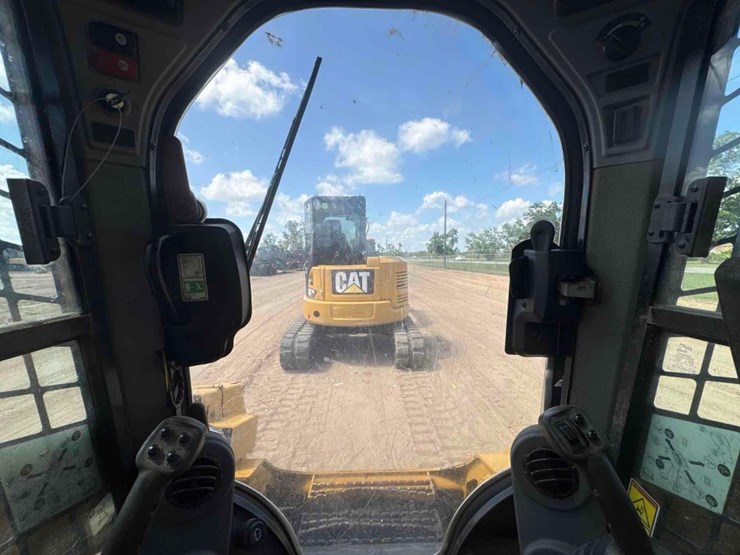 2019-caterpillar-299d2-xhp-image-24