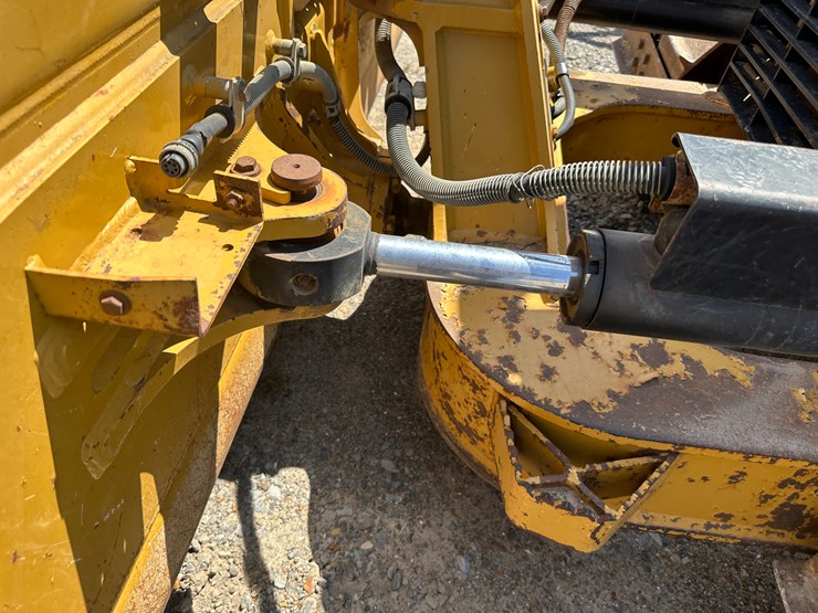 2017-caterpillar-d6k2-lgp-image-28