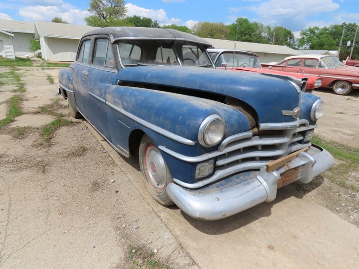 1949-chrysler-windsor-4dr-sedan-image-3