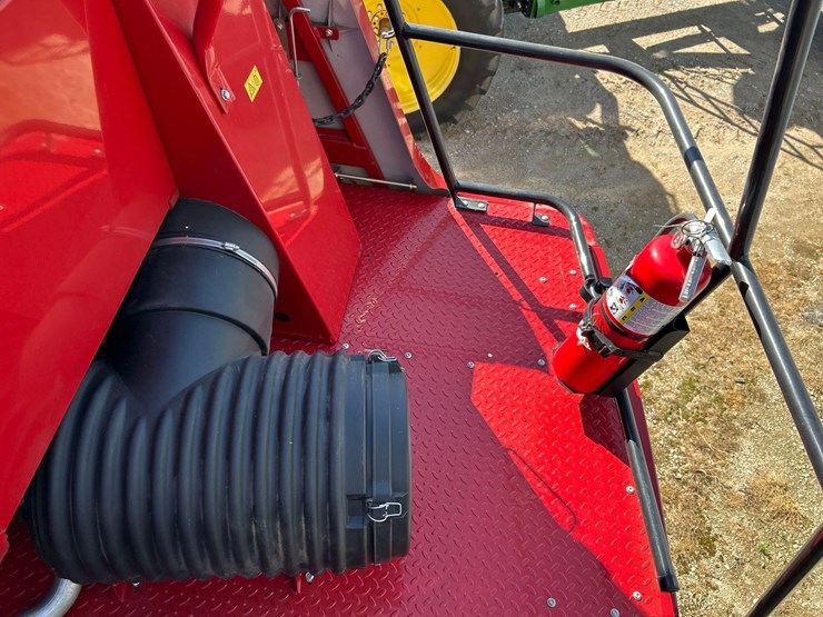 2014-case-ih-5140-image-18