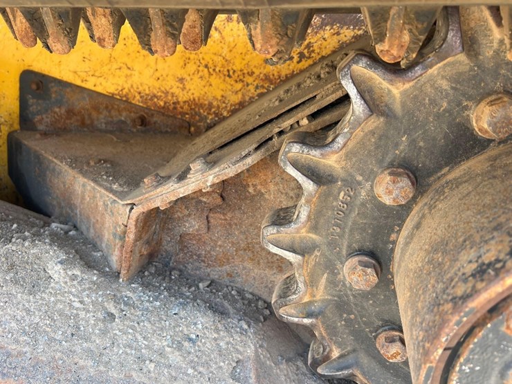 2018-deere-333g-image-24