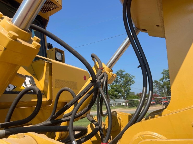 2018-caterpillar-d8t-image-28