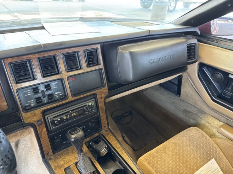1985-chevrolet-corvette-coupe-image-19
