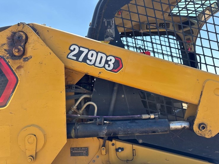 2020-caterpillar-279d3-image-18