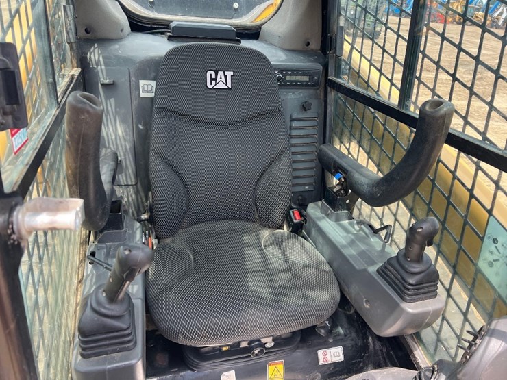 2023-caterpillar-299d3-image-26
