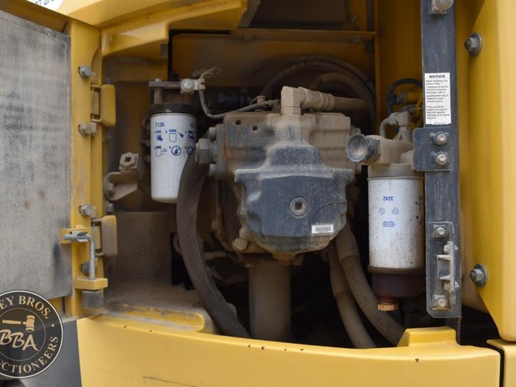 2012-komatsu-pc228us-lc-8-image-66
