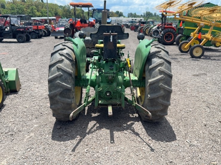 john-deere-820-image-11