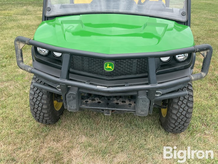 2021-john-deere-gator-image-10