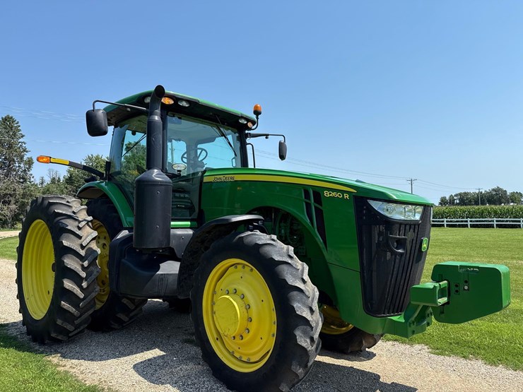 2013-john-deere-8260r-image-2