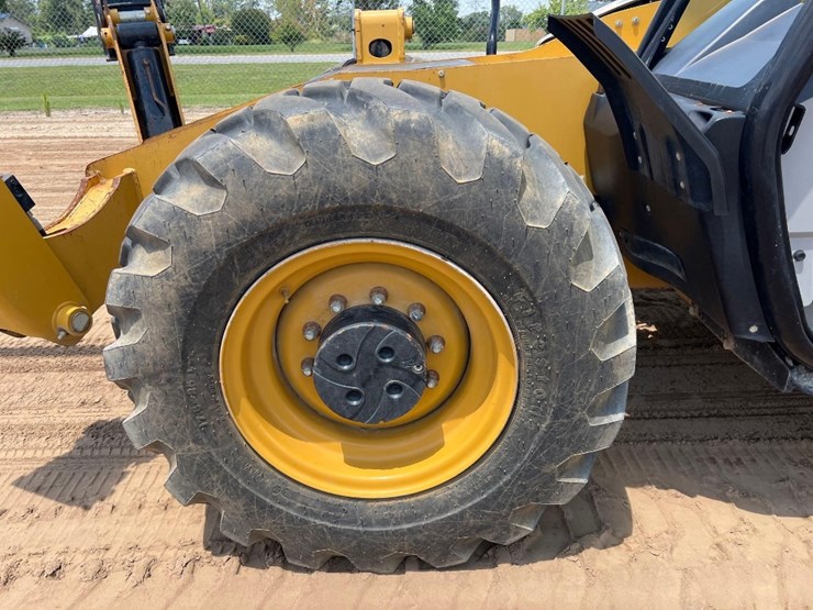2019-caterpillar-tl1255d-image-9