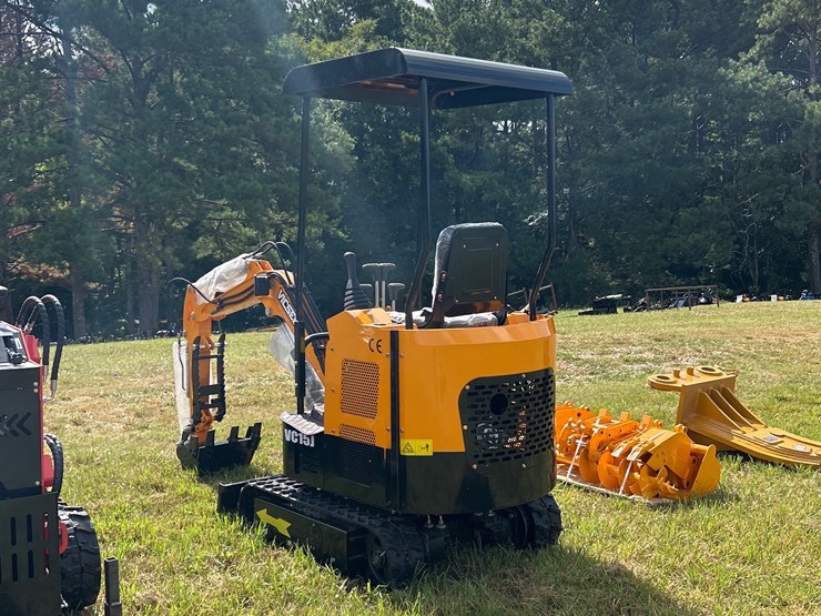 #145-•-vicsec-mini-excavator-image-2