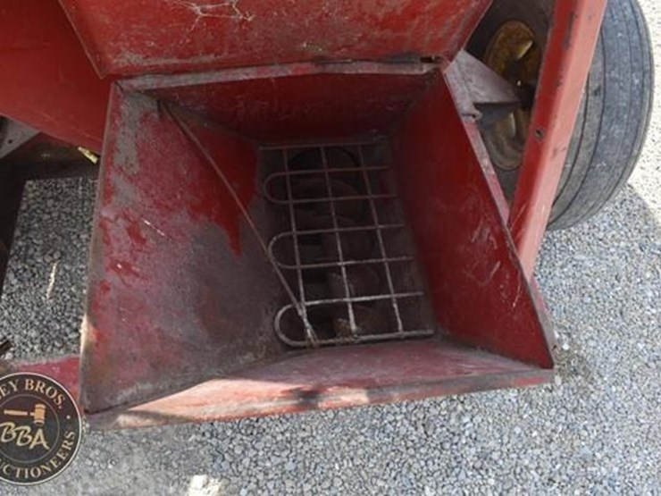 new-holland-353-image-26