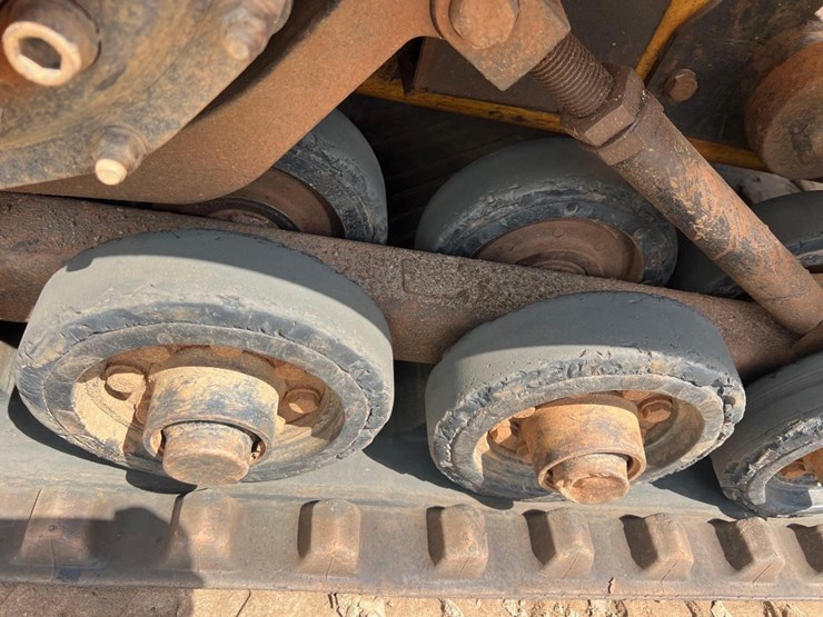 2016-caterpillar-257d-image-17