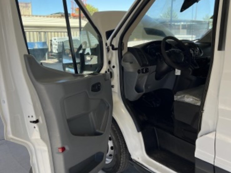 2017-ford-transit-image-22