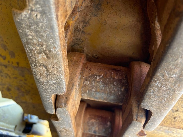 2015-caterpillar-d6t-lgp-image-16