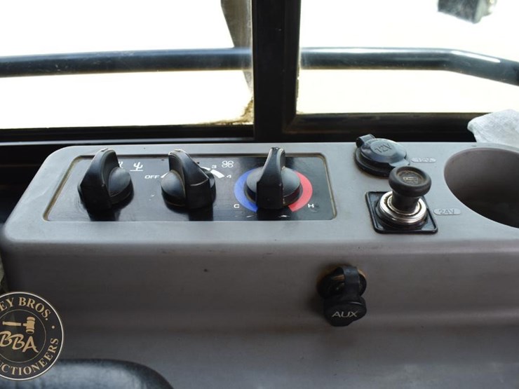 2015-komatsu-d61exi-23-image-49