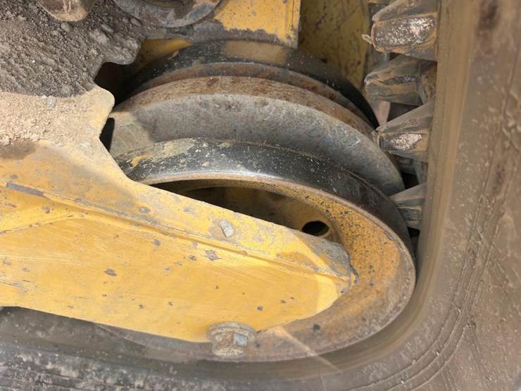 2021-caterpillar-259d3-image-23