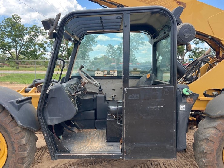 2016-caterpillar-tl642c-image-24