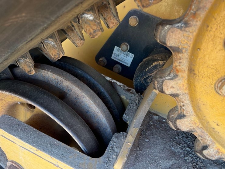 2023-caterpillar-279d3-image-14