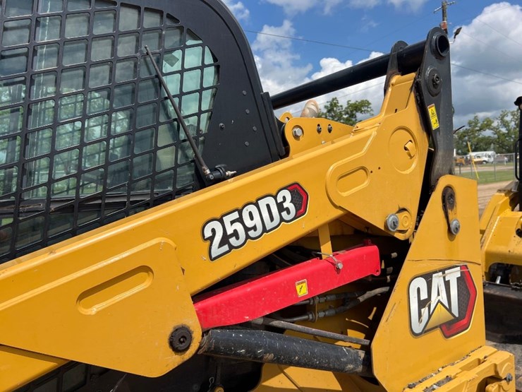 2022-caterpillar-259d3-image-17