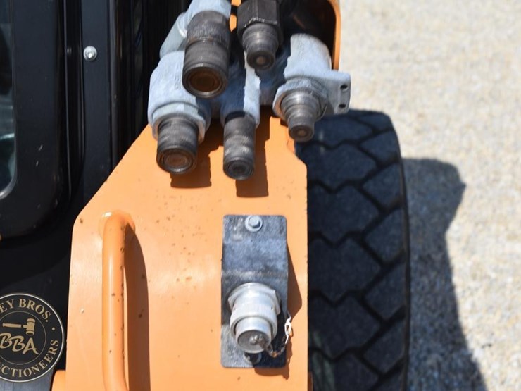 2016-case-sr240-image-25