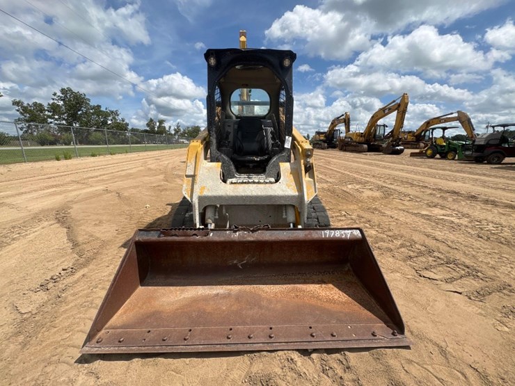 2022-caterpillar-259d3-image-3