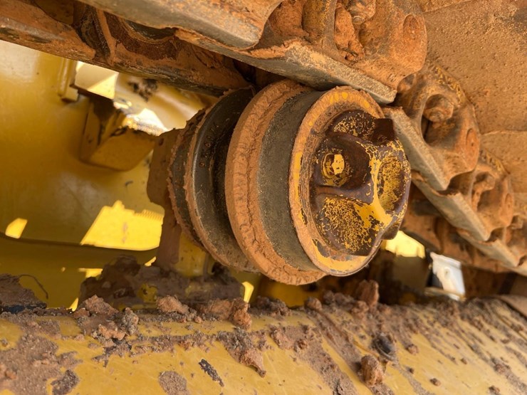 2021-caterpillar-d3-lgp-image-15