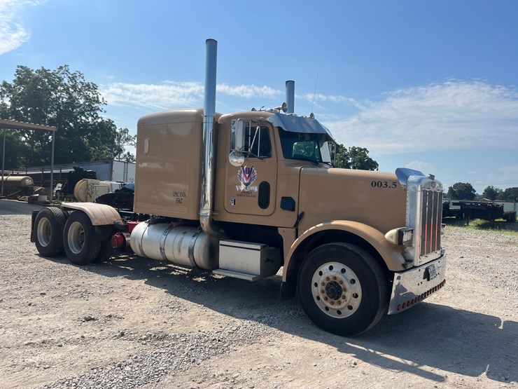 2000-peterbilt-378-image-2