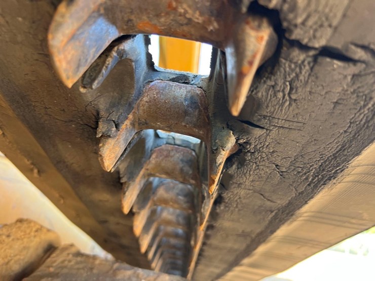 2016-caterpillar-259d-image-13
