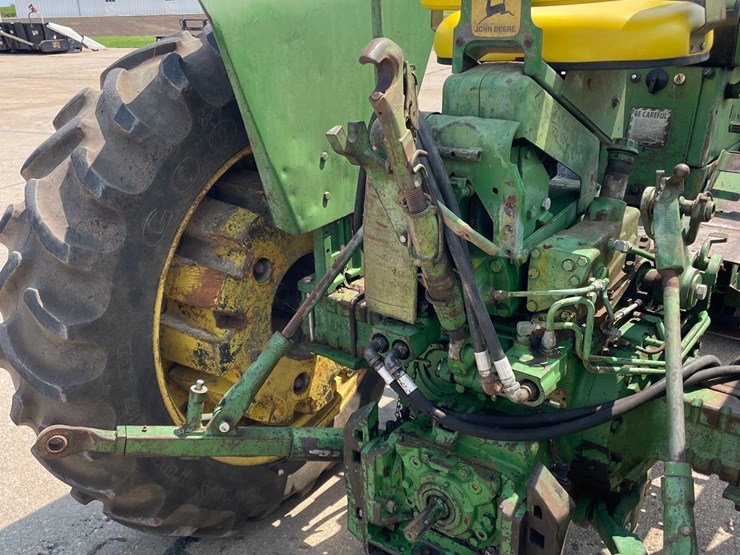 john-deere-3010-image-9