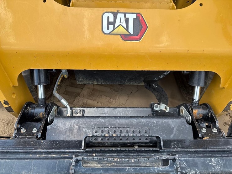2023-caterpillar-299d3-image-21