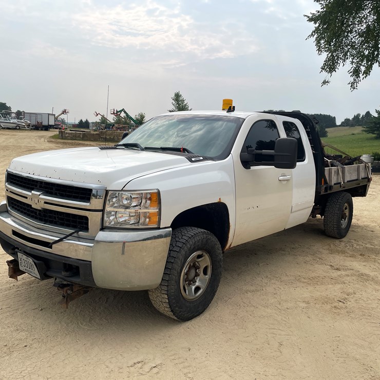 #104 • 2007 Chevy 2500 Plow Truck (Has WI Title)