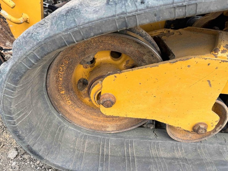 2022-caterpillar-299d3-image-36