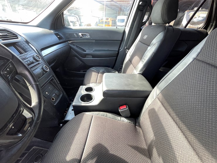 2018-ford-explorer-image-34