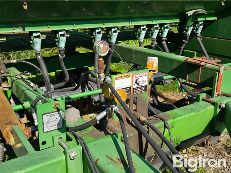 john-deere-750-image-12