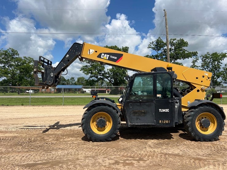 2013-caterpillar-tl943c-image-1
