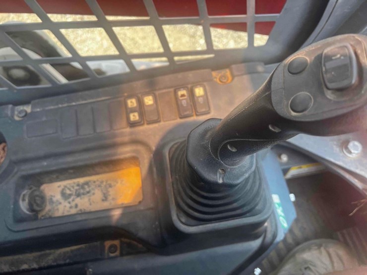 2021-takeuchi-tl12v2-image-13