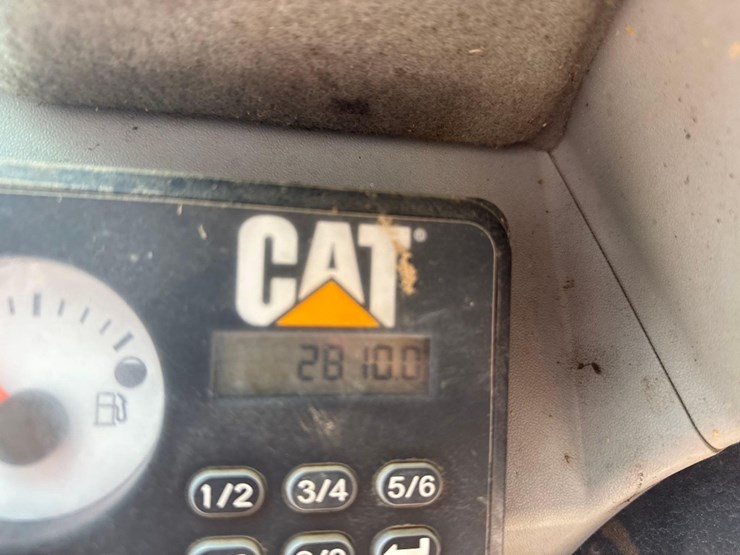 2018-caterpillar-239d-image-26