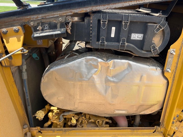2019-caterpillar-d6-lgp-image-32