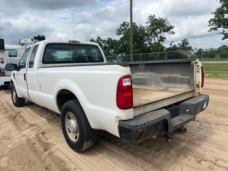 2008-ford-f250-xl-image-2