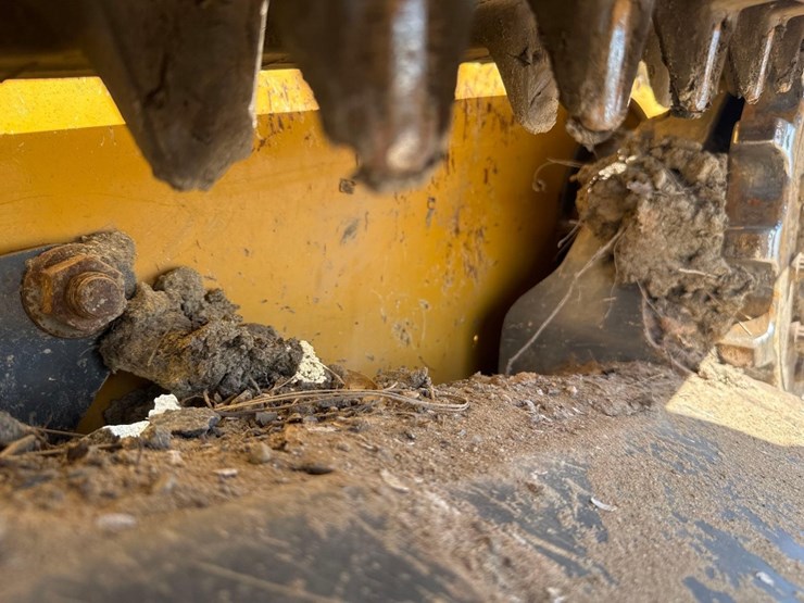 2019-deere-317g-image-11