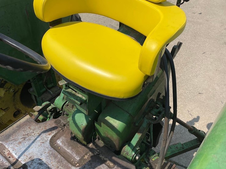 john-deere-3010-image-36
