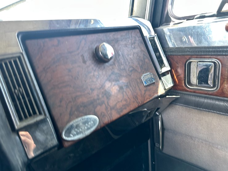 1998-peterbilt-379-image-83