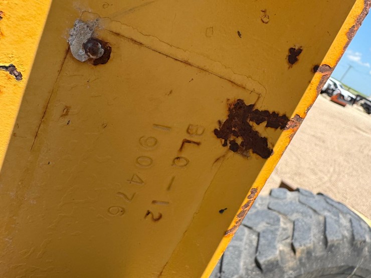 2010-caterpillar-12m-image-18