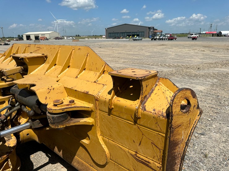 2017-caterpillar-d6k2-lgp-image-39