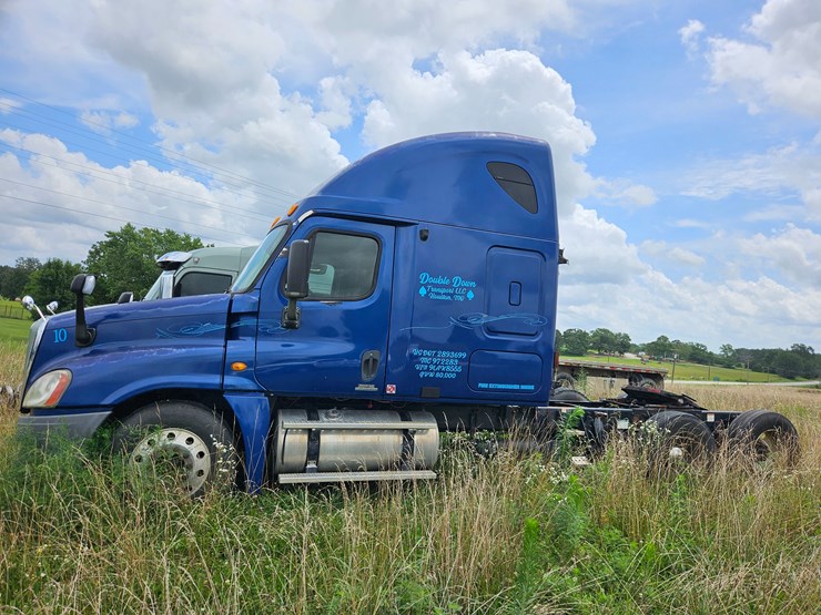 2009-freightliner-cascadia-125-image-5