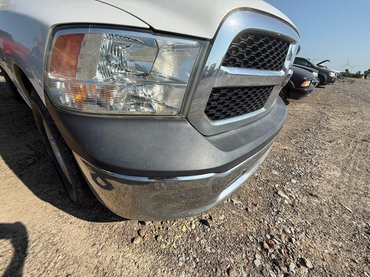 2015-dodge-ram-1500-image-28