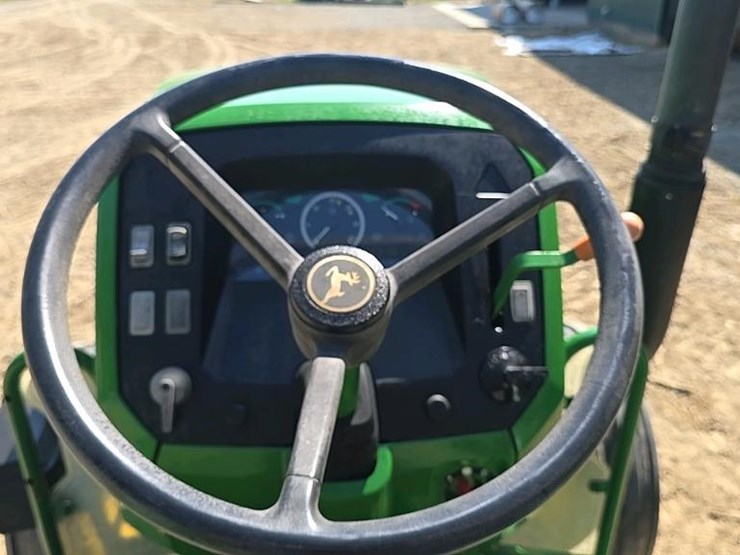 2015-john-deere-5065e-image-79