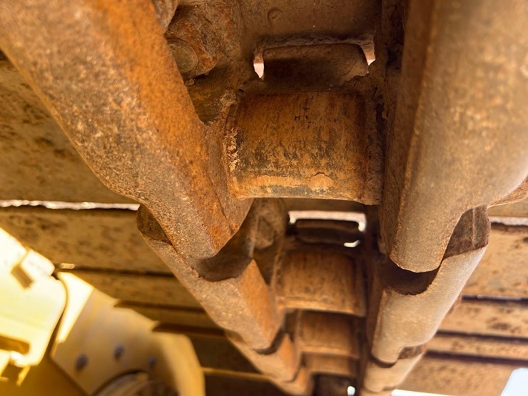 2019-caterpillar-d6n-lgp-image-13