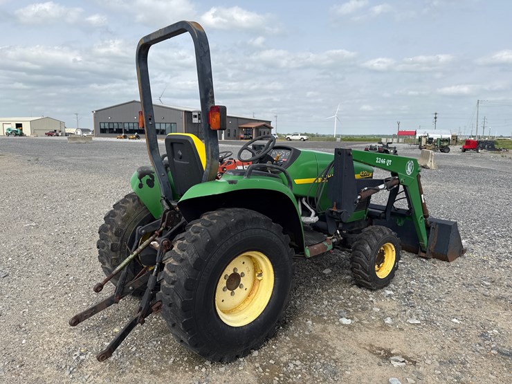 john-deere-4200-image-3